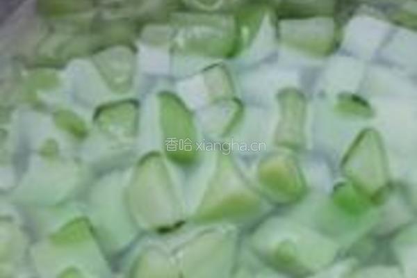 芥末松仁拌芥蓝的做法图解4