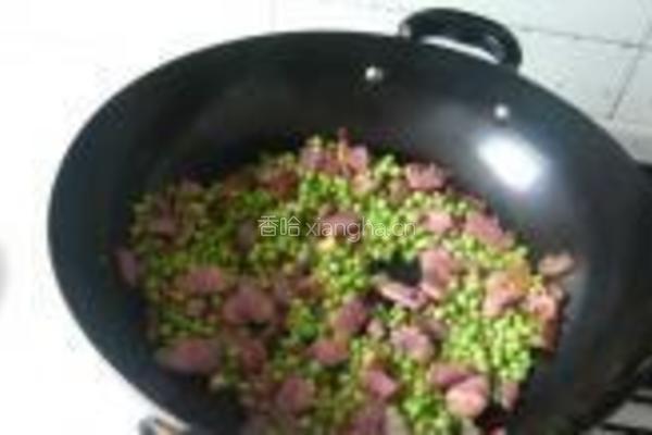 腊肉豌豆煲仔饭的做法图解9