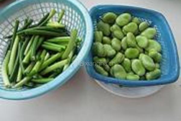 蒜苔烧蚕豆米的做法图解1