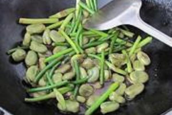 蒜苔烧蚕豆米的做法图解8