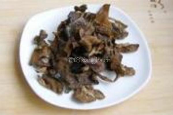 松菇炖鸡的做法图解2