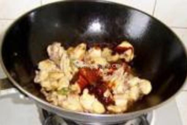 松菇炖鸡的做法图解6