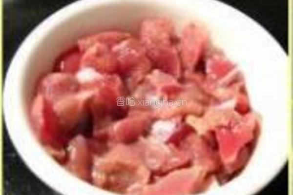 豆角鸡胗粒的做法图解1