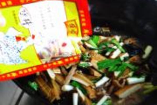 蒜苗香干肉的做法图解11