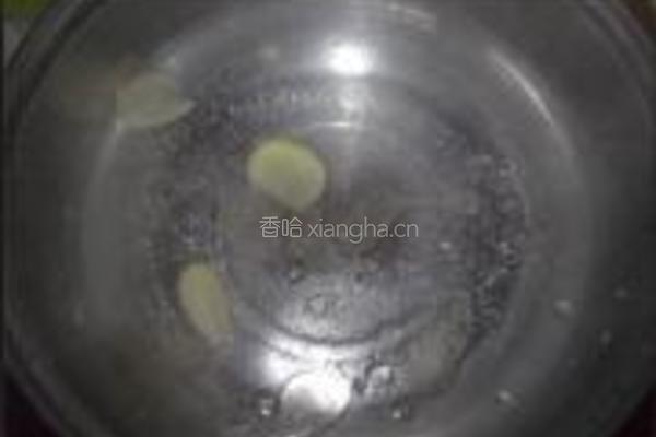 枸杞叶滚咸蛋汤的做法图解3