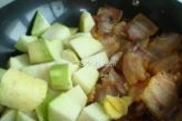青萝卜炖腊肉的做法图解6