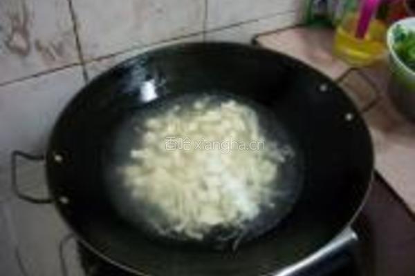 金针菇豆腐汤的做法图解4