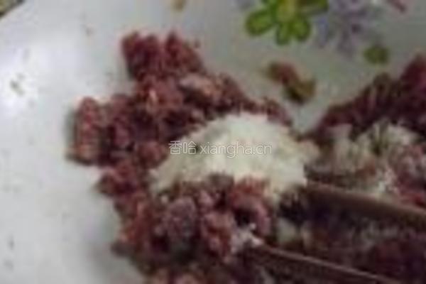 鹌鹑蛋肉圆菜底的做法图解1