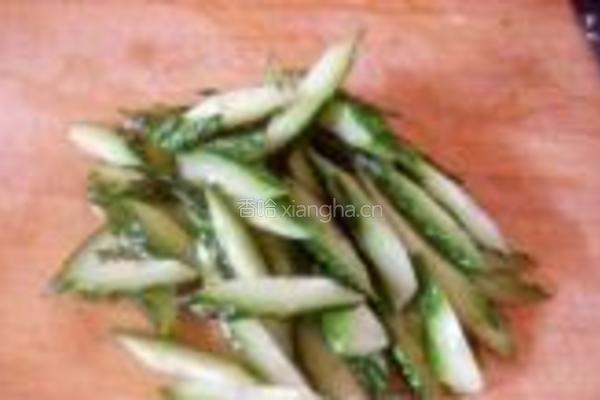 金针菇黄瓜炒鸡蛋的做法图解5