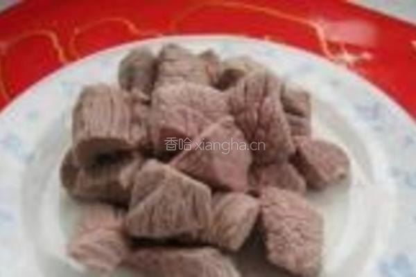 牛肉烧板栗的做法图解2