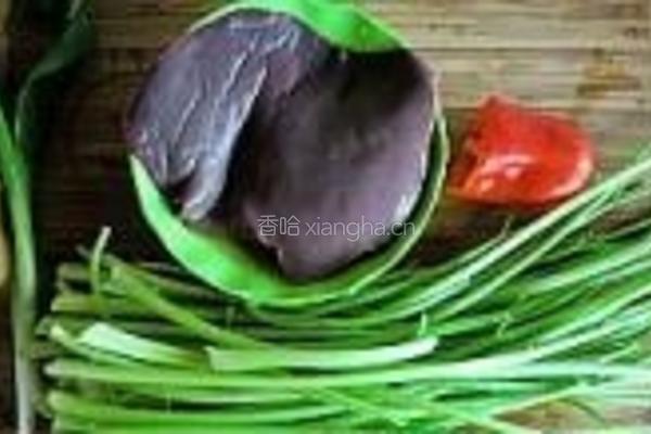 芹菜炒猪肝的做法图解1