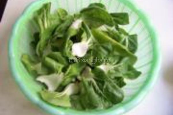 木耳小白菜的做法图解1