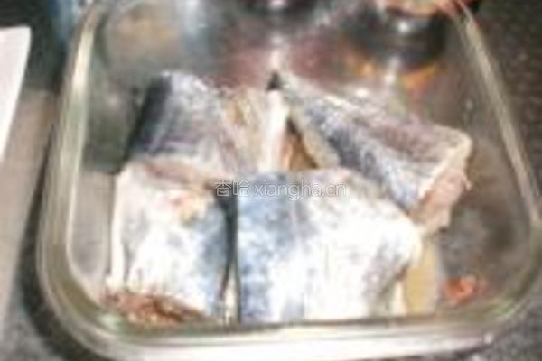 糖醋鲅鱼的做法图解2