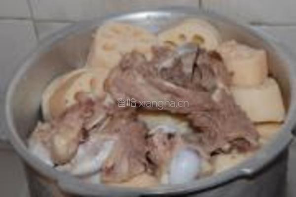 莲藕猪骨汤的做法图解6