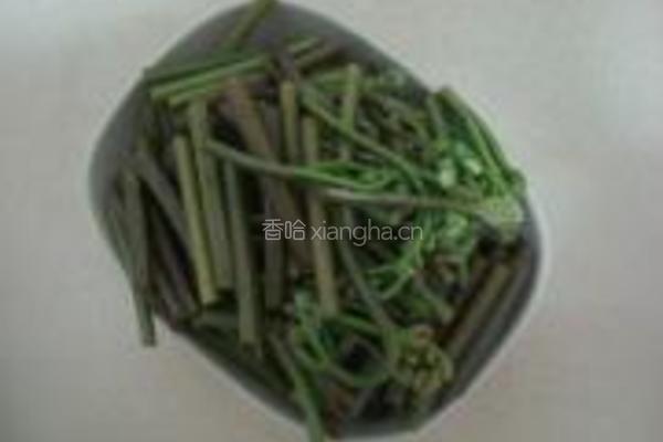 凉拌蕨菜的做法图解2