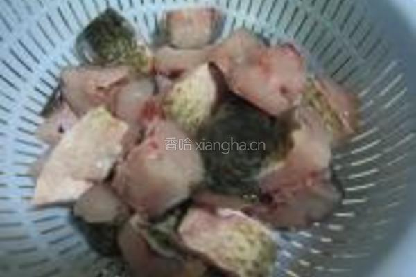 酒糟烧鱼块的做法图解2