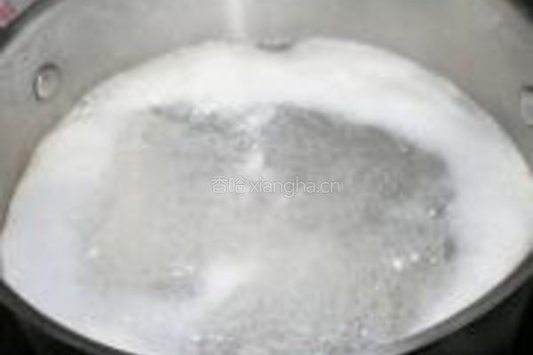 香菇鸡腿竹荪汤的做法图解5