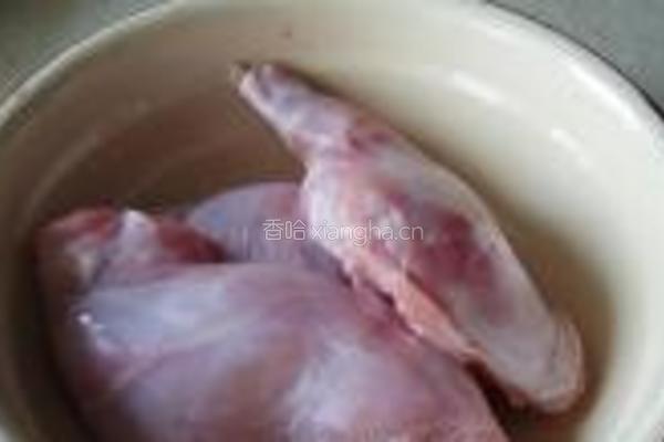 双椒滑炒兔肉的做法图解1