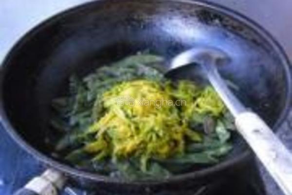 黄花菜烧扁豆的做法图解7