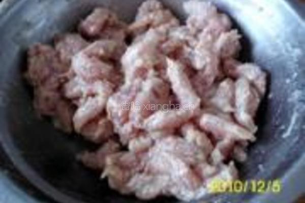 荸荠烧肉丝的做法图解2