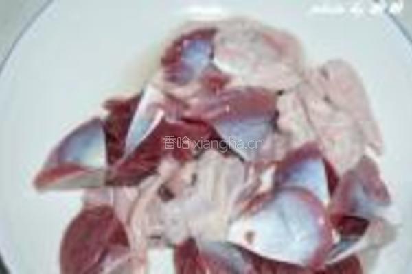 鸡胗烧腐竹的做法图解2