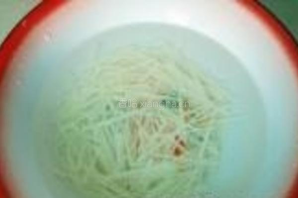 炝拌土豆丝的做法图解1