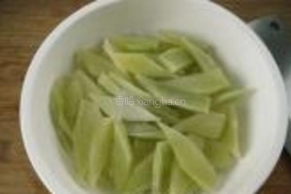 虾仁麻酱莴笋的做法图解3