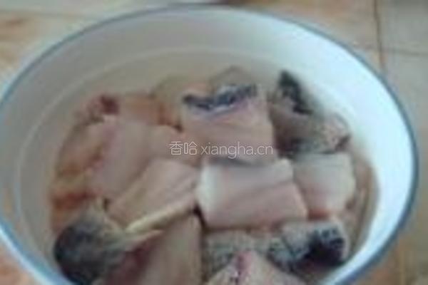 酸菜大茴焖的做法图解2