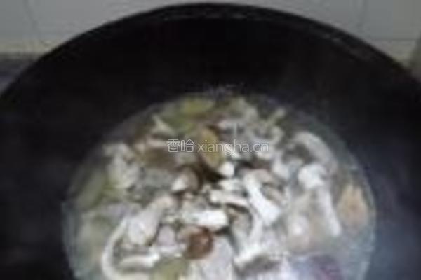 红酒排骨鹌鹑蛋的做法图解7