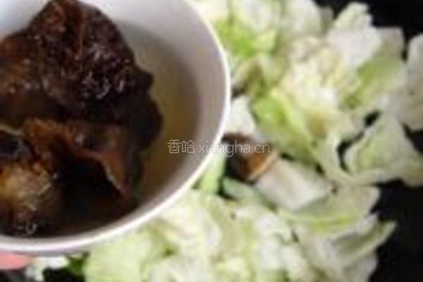 卷心菜炒腊肠的做法图解6
