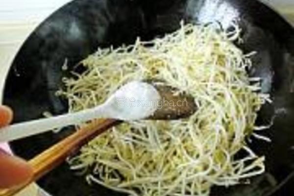 醋烹绿豆芽的做法图解3