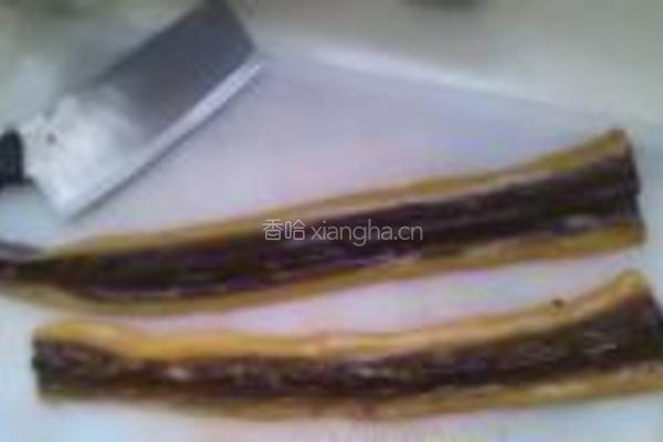 鳝鱼炒蒜苗的做法图解2