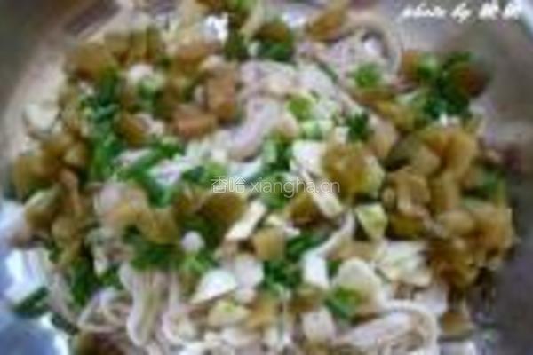 榨菜拌金针菇的做法图解4