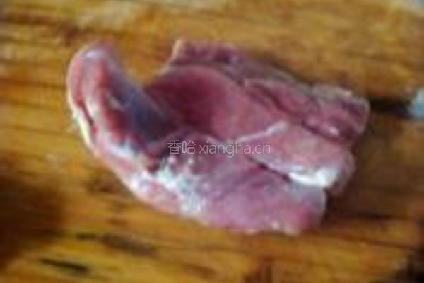 蒜爆羊肉的做法图解1