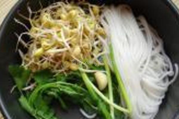黄豆芽凉拌粉条的做法图解1