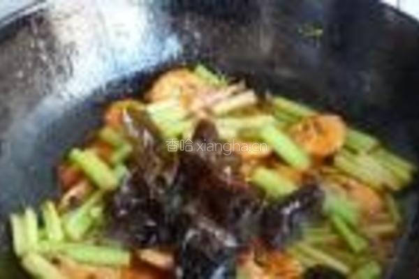 芹菜炒大虾的做法图解12