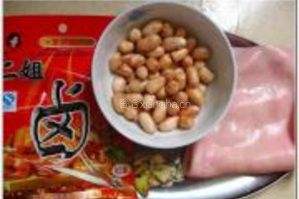 花生卤猪皮的做法图解1