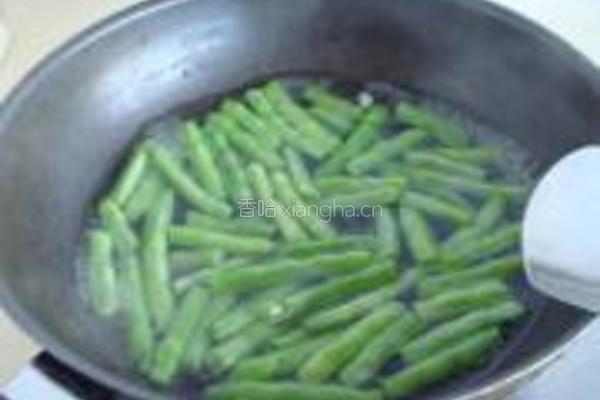 扁豆炒鸡胗的做法图解4