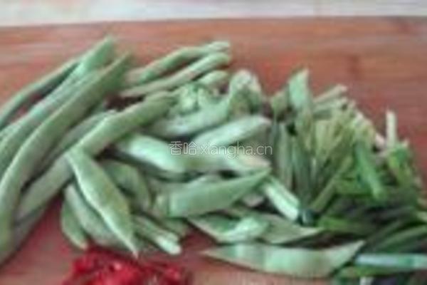 四季豆烧腊肉的做法图解3