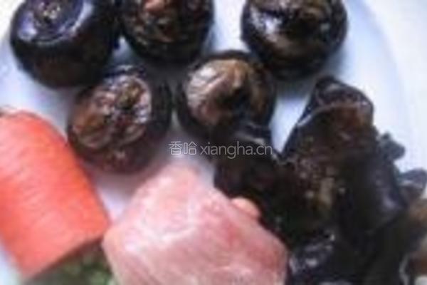 荸荠黑木耳炒肉片的做法图解1