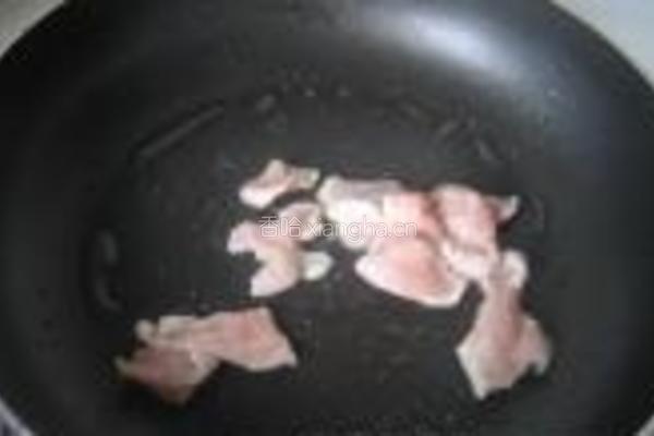 荸荠黑木耳炒肉片的做法图解2