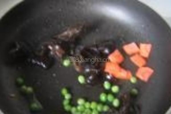 荸荠黑木耳炒肉片的做法图解3