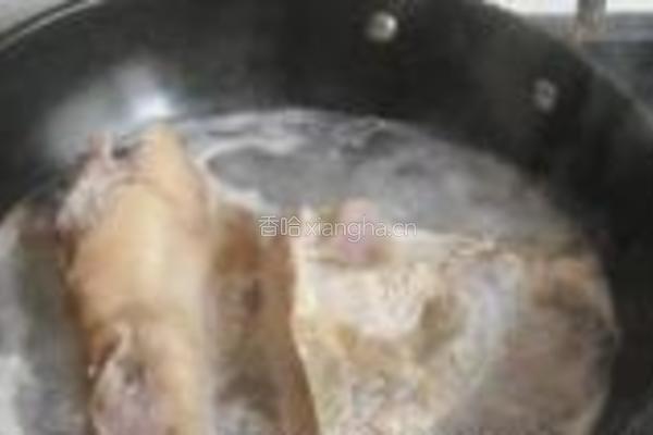 咸猪头肉炖黄豆的做法图解3