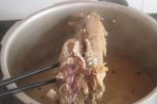咸猪头肉炖黄豆的做法图解7