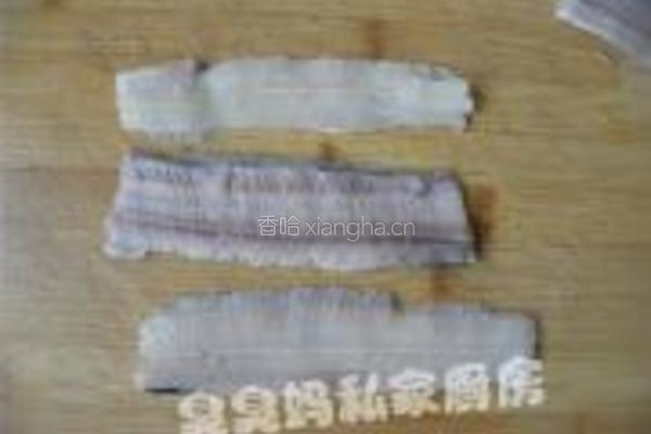 宫保带鱼花的做法图解2