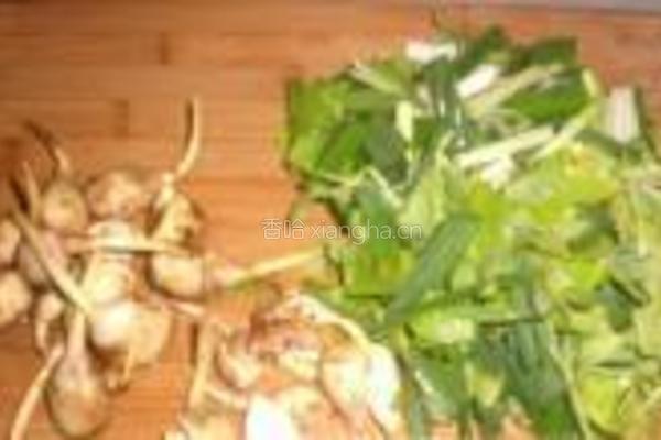 蒜苗芹菜炒慈菇的做法图解2