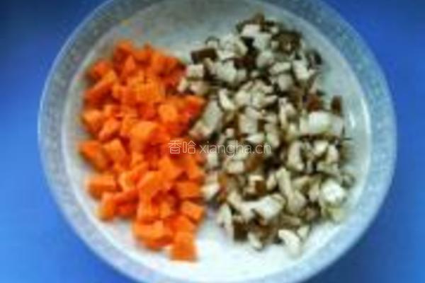 毛豆炒香菇肉丁的做法图解2