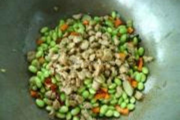 毛豆炒香菇肉丁的做法图解9
