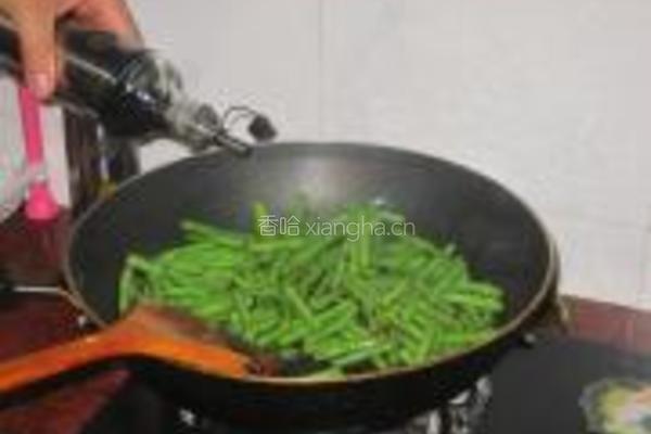 橄榄菜炒豆角的做法图解7