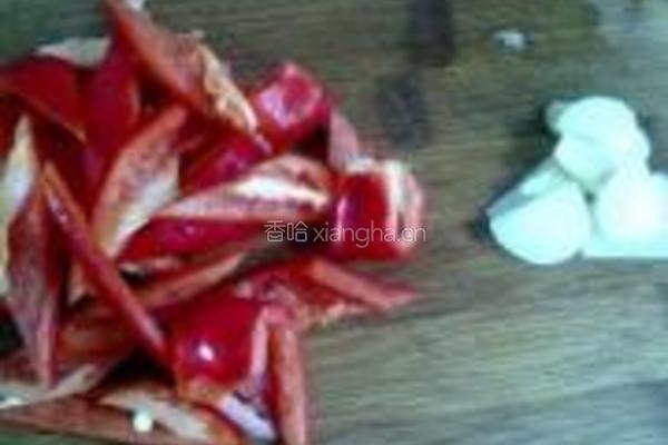 腰果炒芹菜的做法图解1